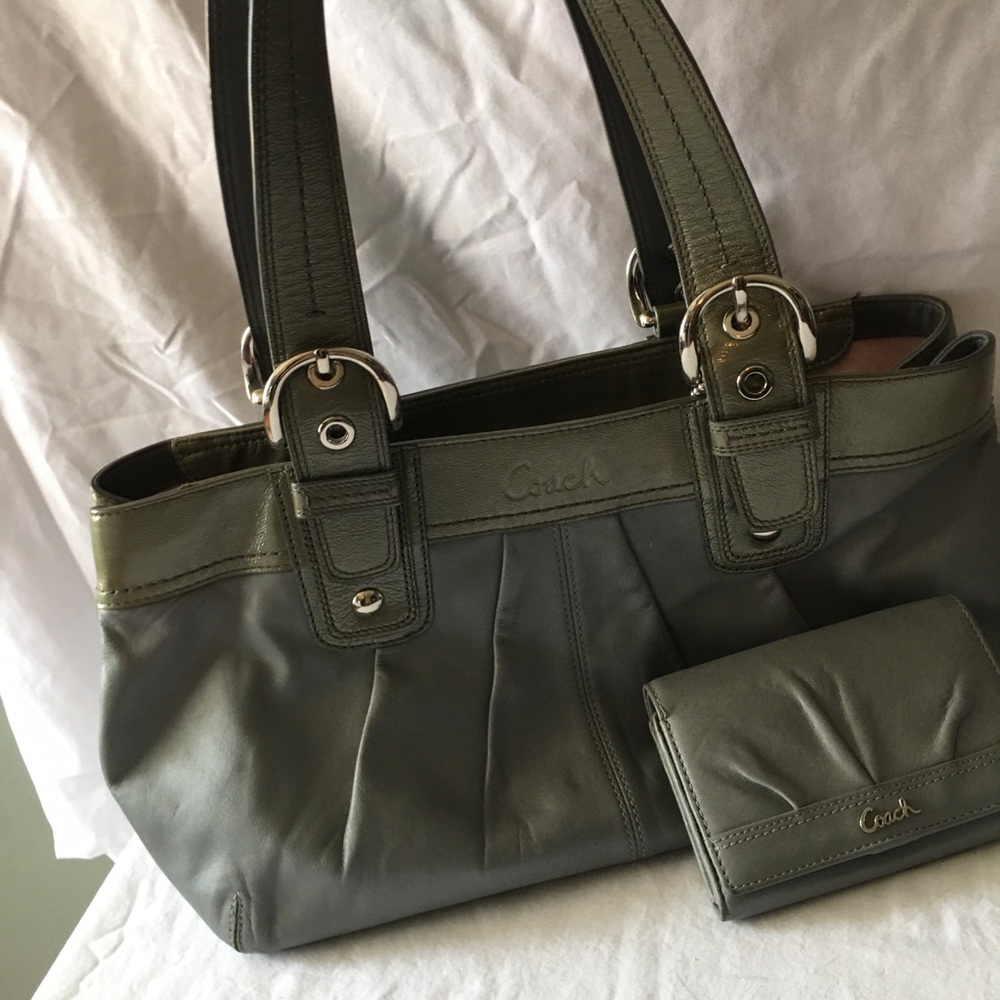 🤍🤍🤍Coach Soho Hamptons shoulder bag satchel. with wallet🤍🤍🤍 - Picture 1 of 16